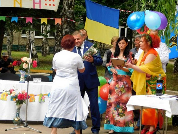 Народный депутат Сергей Сажко поздравил медиков округа с профессиональным праздником