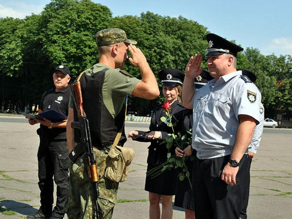 Марьинские полицейские получили очередные звания