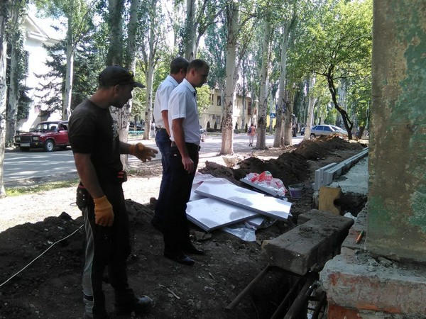Мэр Курахово проверил, как идет благоустройство города