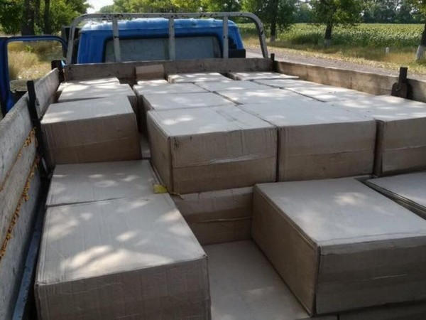 В заброшенном доме в Марьинке хранили огромную партию сигарет из «ДНР»