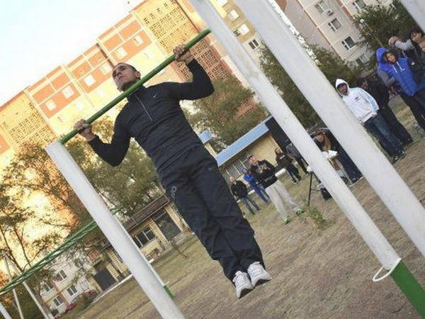 В Угледаре прошел фестиваль по уличному воркауту «Street Workout»