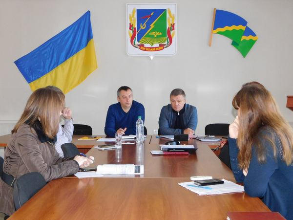 Жители Марьинки просят восстановить канализацию и дать технику для вывоза мусора