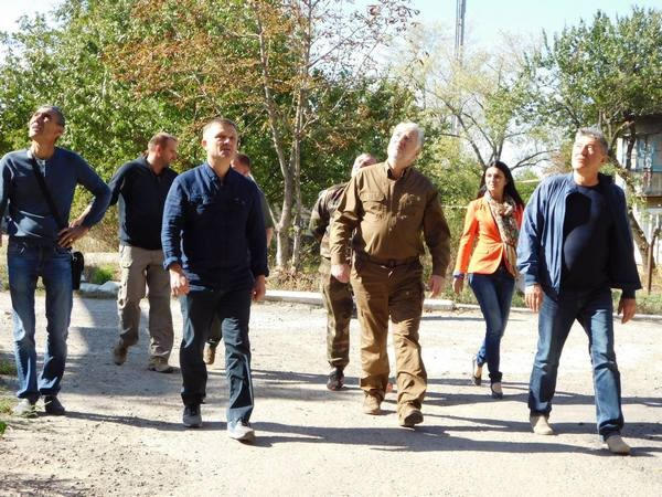 Прифронтовую Марьинку посетил Павел Жебривский