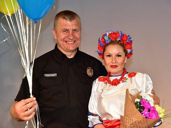 Женщина-полицейский из Угледара обладает волшебным голосом