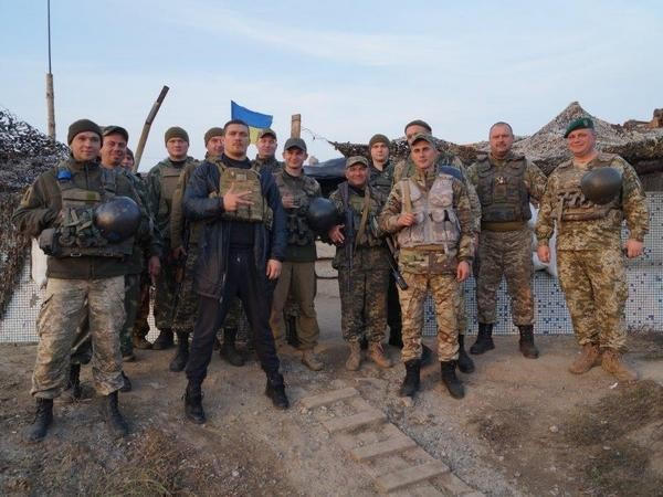 Как Александр Усик боксировал на передовой в Марьинке