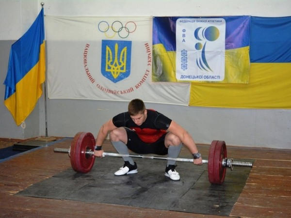 Тяжелоатлеты из Угледара стали лучшими на чемпионате и Кубке Донецкой области