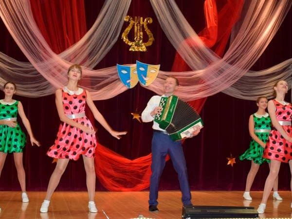 В Угледаре работников культуры поздравили с профессиональным праздником