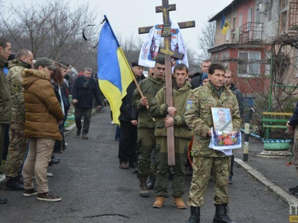 В Миргороде провели в последний путь бойца, погибшего под Марьинкой