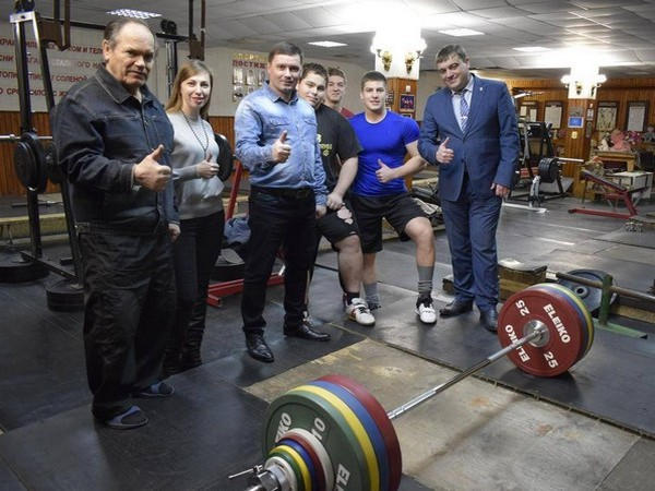 У тяжелоатлетов Угледара появилась новая профессиональная штанга