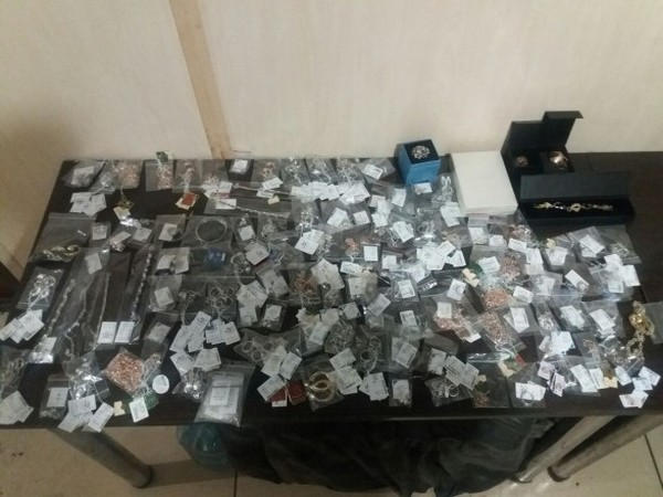 Через КПВВ «Марьинка» пытались провезти в «ДНР» крупную партию драгоценностей