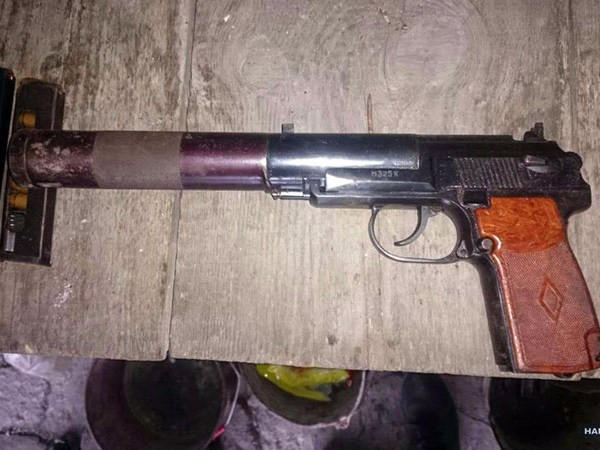 У жителя Марьинки изъяли пистолет для бесшумной стрельбы и патроны