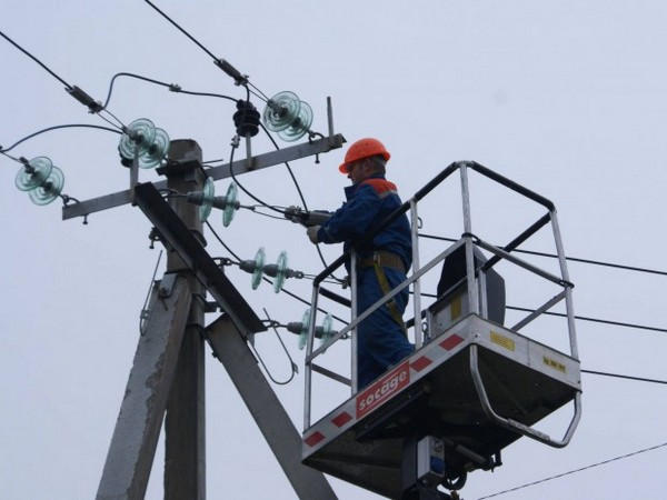 Электрики приступили к восстановлению электроснабжения в прифронтовой Марьинке