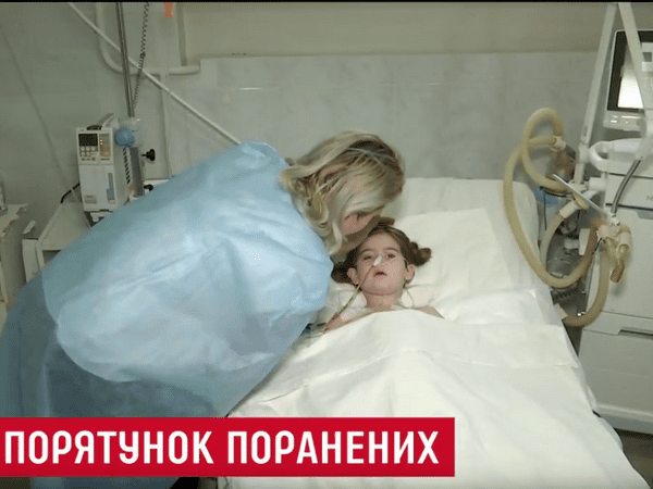 Трехлетняя девочка, пострадавшая от взрыва в Красногоровке, пришла в себя после операции