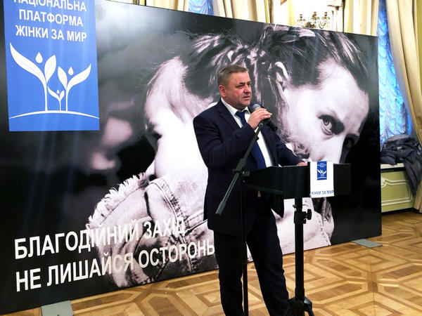 В Киеве собирают гуманитарную помощь для жителей Марьинки и Красногоровки