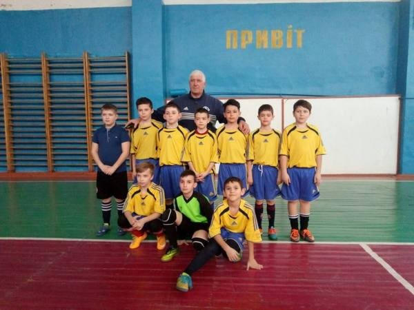 Юные футболисты из Курахово выиграли турнир по футзалу в Днепропетровской области