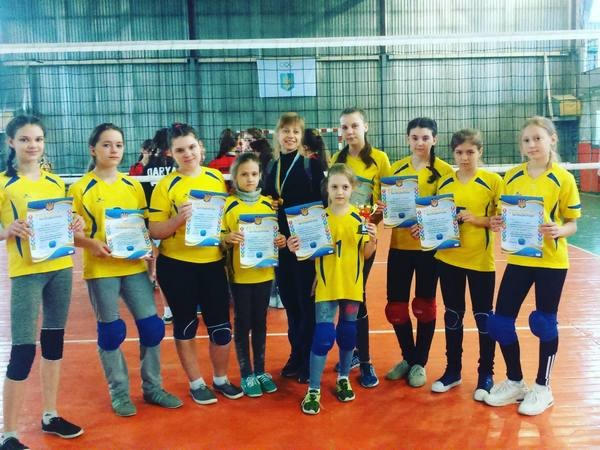 Волейболистки из Курахово выиграли праздничный турнир в Родинском