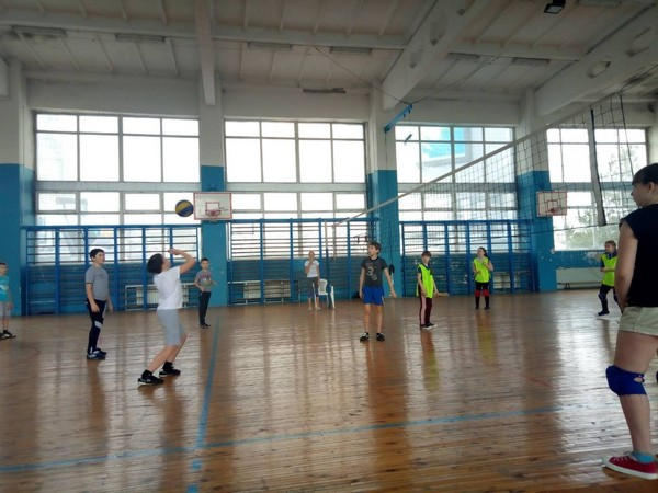 В Курахово прошли соревнования по пионерболу