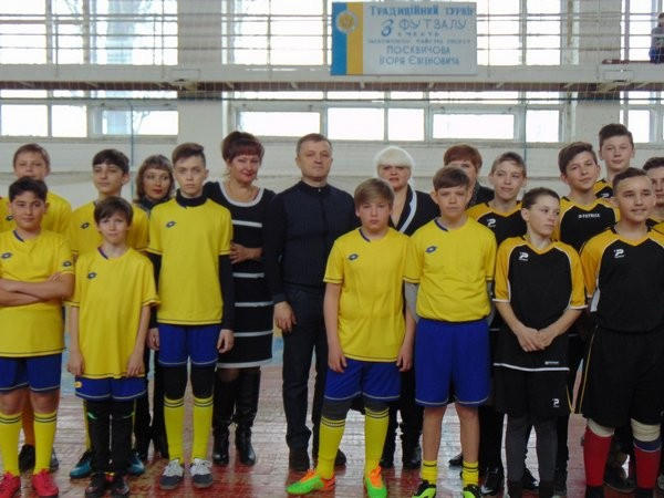 В Марьинке стартовал областной турнир по футзалу