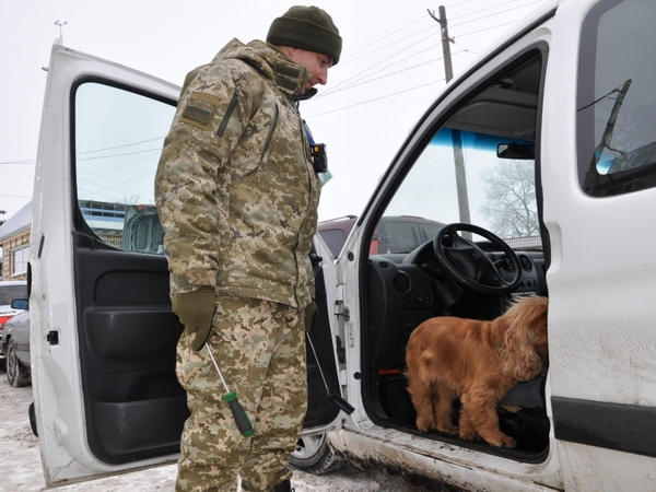 Через КПВВ «Марьинка» пытались провезти в «ДНР» бытовую химию и сигареты