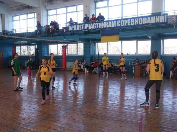 В Курахово прошел открытый турнир по волейболу