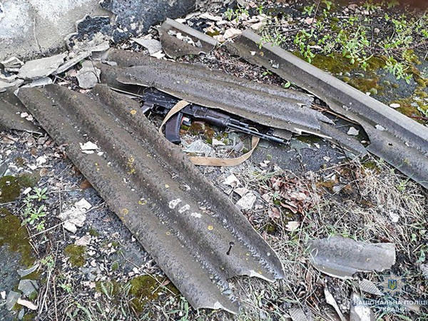 Житель Марьинки нашел на улице автомат