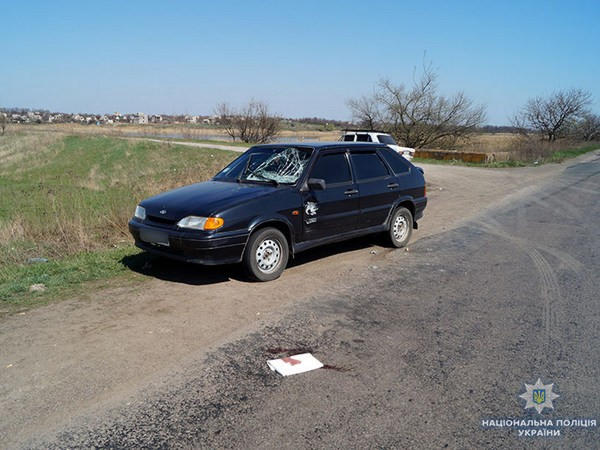 Жительница Угледара попала под колеса автомобиля и получила тяжелые телесные повреждения