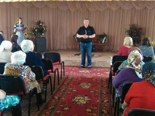 Подопечным «Дома ветеранов» в Новомихайловке подарили праздник Подопечным «Дома ветеранов» в Новомихайловке подарили праздник