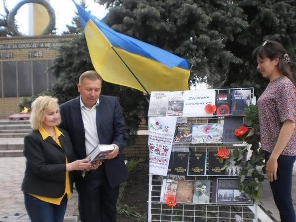 В Марьинке по случаю Дня памяти организовали выставку