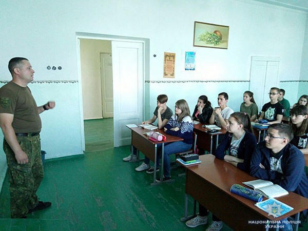 В Курахово школьникам рассказали об их правах В Курахово школьникам рассказали об их правах