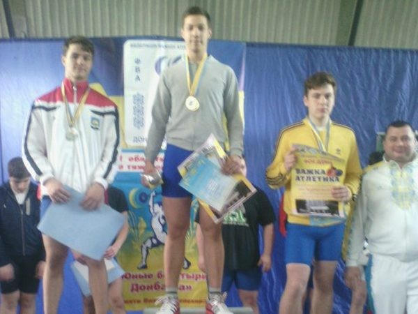 Тяжелоатлеты из Угледара стали лучшими на чемпионате Донецкой области