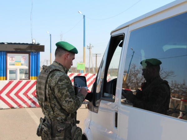 На КПВВ «Марьинка» обнаружили автомобиль с контрабандой