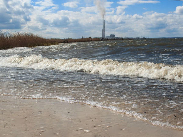 В Кураховском водохранилище утонул человек