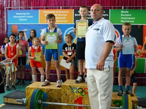 Юные спортсмены из Угледара стали лучшими на областном турнире по тяжелой атлетике