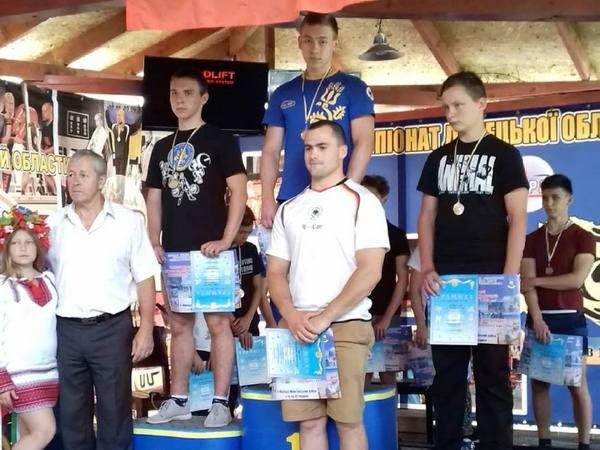 Тяжелоатлеты из Марьинского района феерично выступили на чемпионате области по пауэрлифтингу