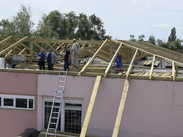 В Угледаре продолжаются масштабные ремонты в школах города