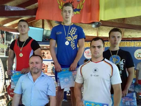 Тяжелоатлеты из Марьинского района продемонстрировали свой класс на чемпионате по пауэрлифтингу