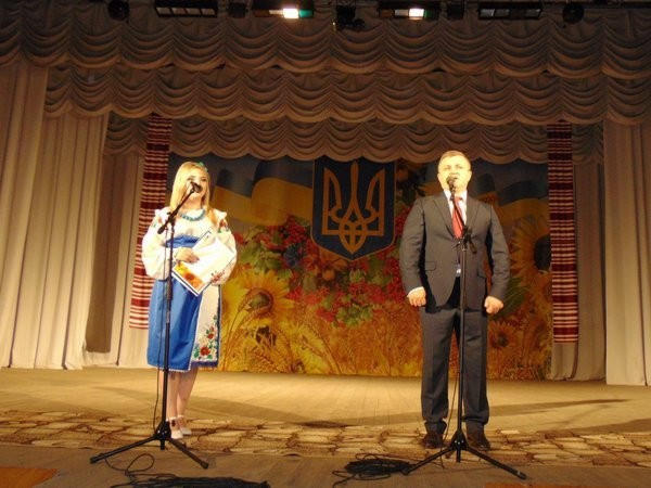 Госслужащих Марьинского района торжественно поздравили с профессиональным праздником