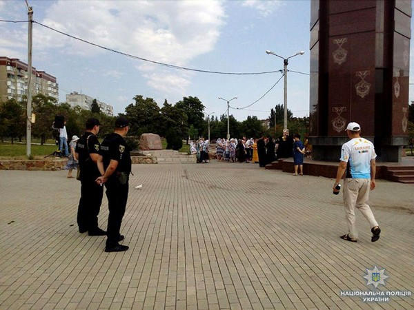 Как в Угледаре прошел Крестный ход по случаю 1030-летия крещения Киевской Руси