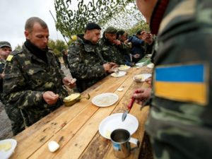 Как живут украинские военные в Марьинском районе (фоторепортаж)