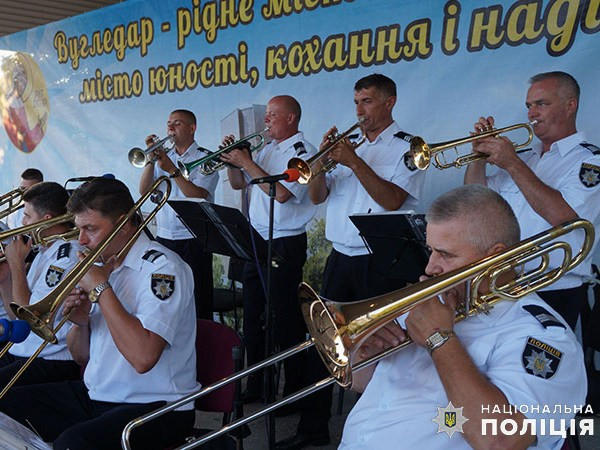 Полицейские подарили жителям Угледара концерт
