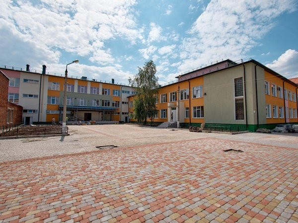 Глава Донетчины попросил ускорить выполнение ремонта в учебно-воспитательном комплексе в Угледаре
