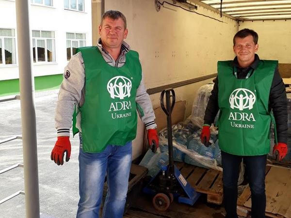 В учебные заведения Угледара доставили питьевую воду