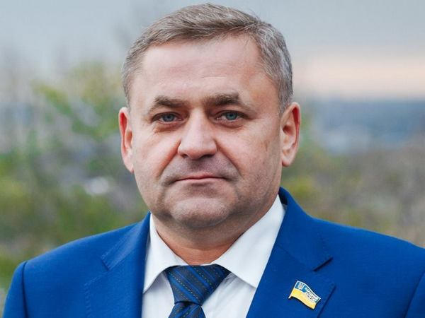 Народный депутат Сергей Сажко поздравил земляков с важным юбилеем
