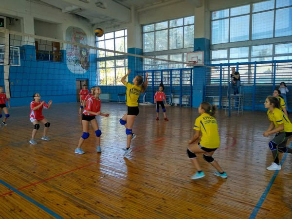 В Курахово провели открытый турнир по волейболу