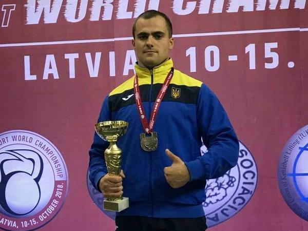 Спортсмен из Марьинского района завоевал «серебро» на Чемпионате мира по гиревому спорту