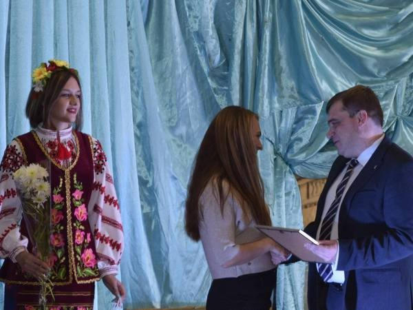 Работников культуры Угледара поздравили с профессиональным праздником