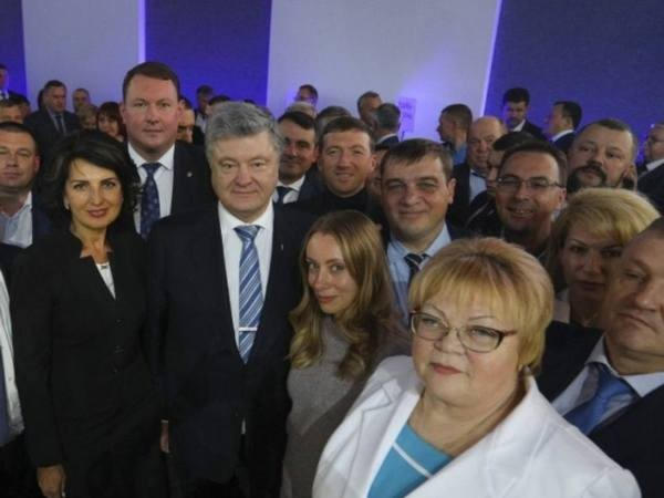 Мэр Угледара сумел максимально приблизиться к Порошенко
