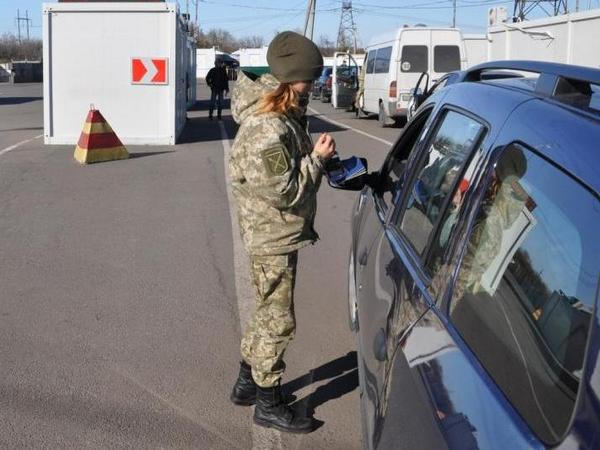 На КПВВ «Марьинка» изъяли крупную партию автозапчастей