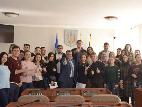 В Угледаре студентам дали возможность пообщаться с мэром города