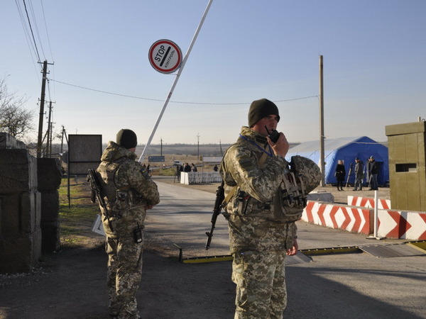 На КПВВ «Марьинка» зафиксировали еще несколько фактов контрабанды